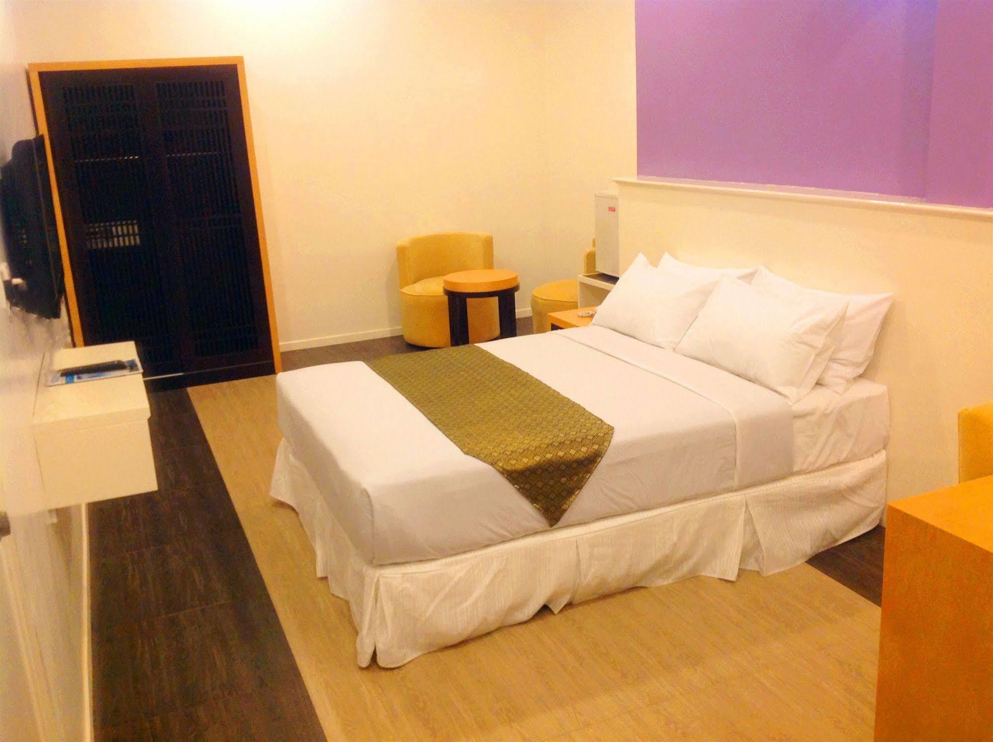 Borneo Cove Hotel Sandakan Exterior photo