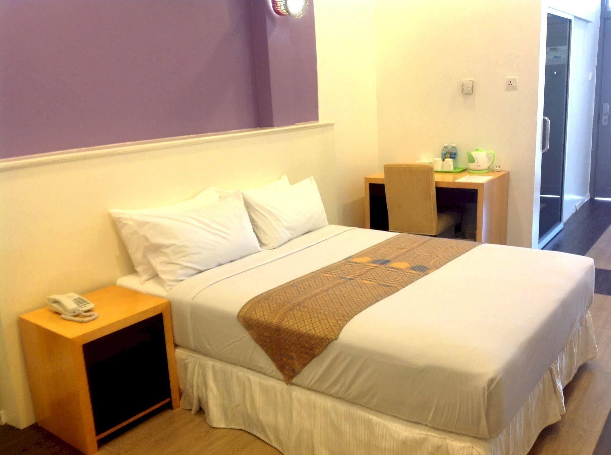 Borneo Cove Hotel Sandakan Exterior photo